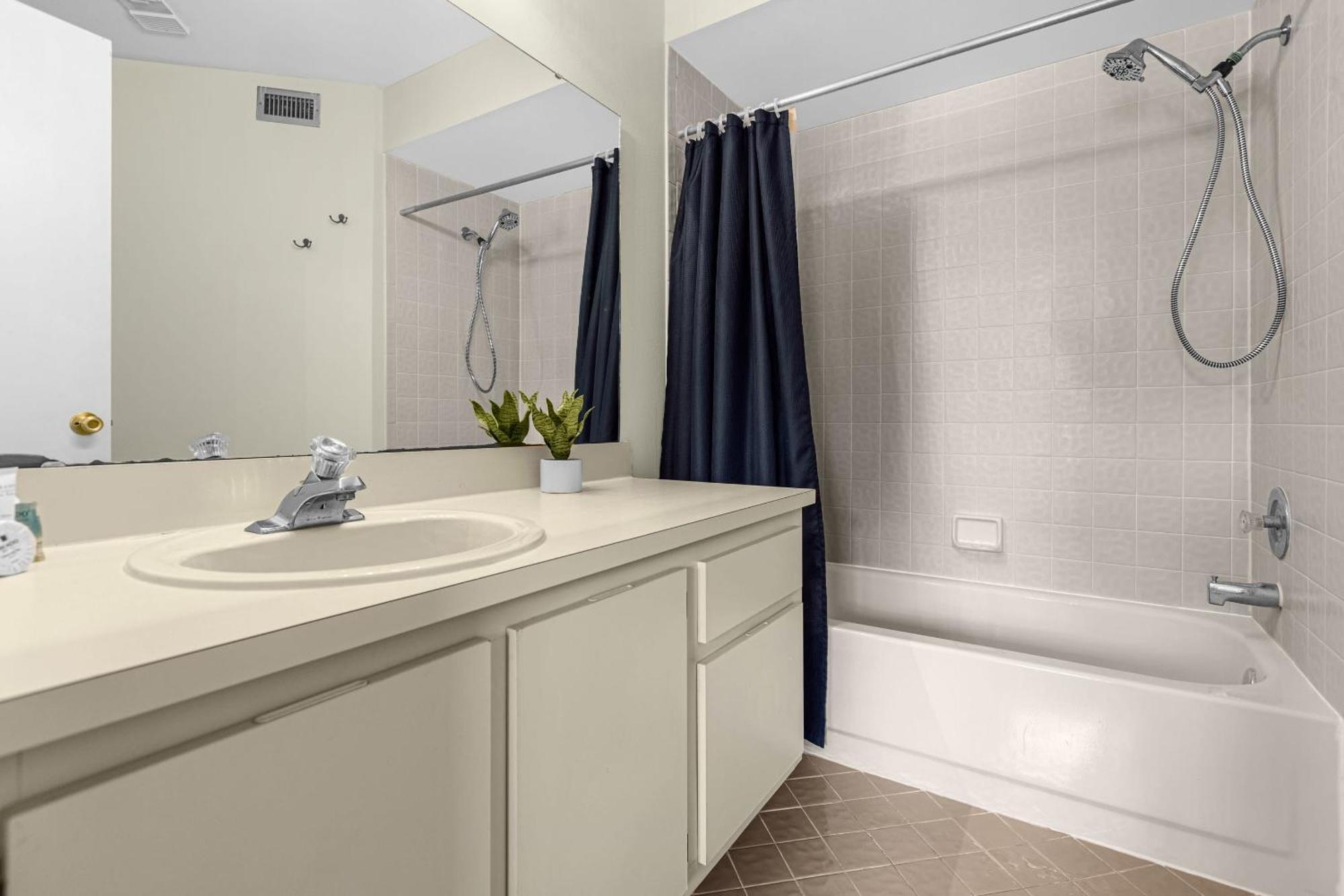 Modern Cozy 2Br Condo Near Disney ออร์ลันโด ภายนอก รูปภาพ